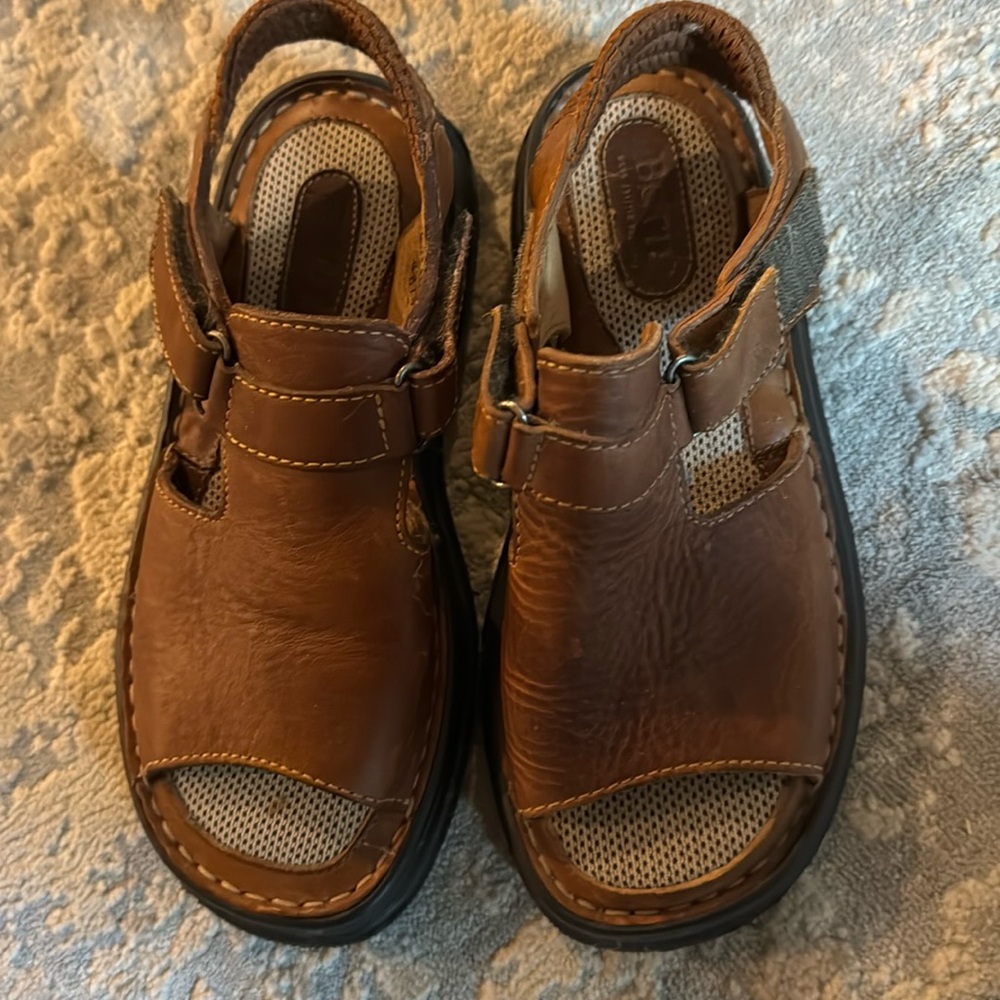 Women’s size 6 Born sandals